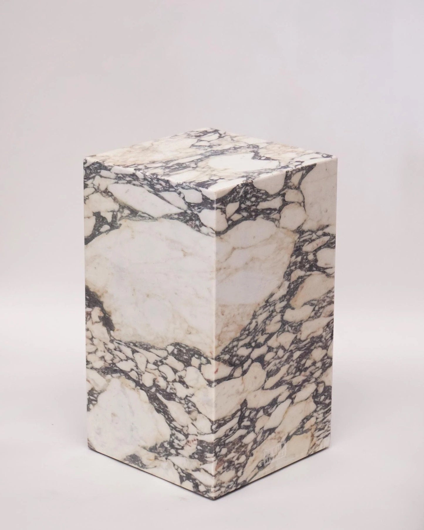 Tavolo plinth marmo calacatta viola monet