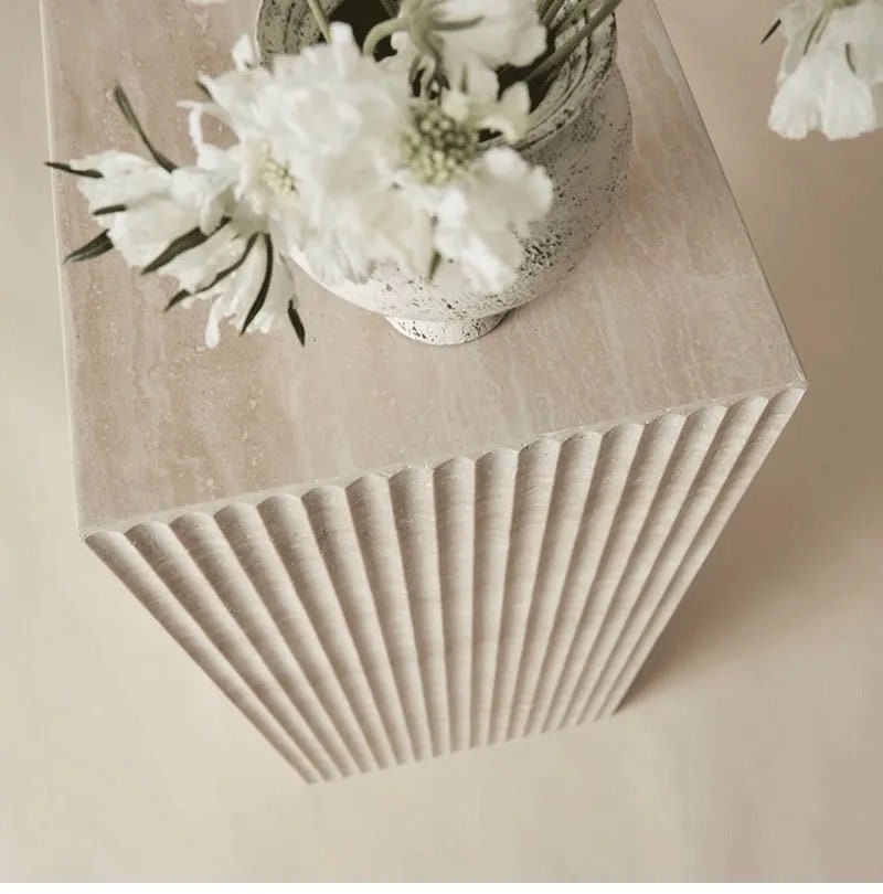 Tavolo plinth marmo travertino fluted