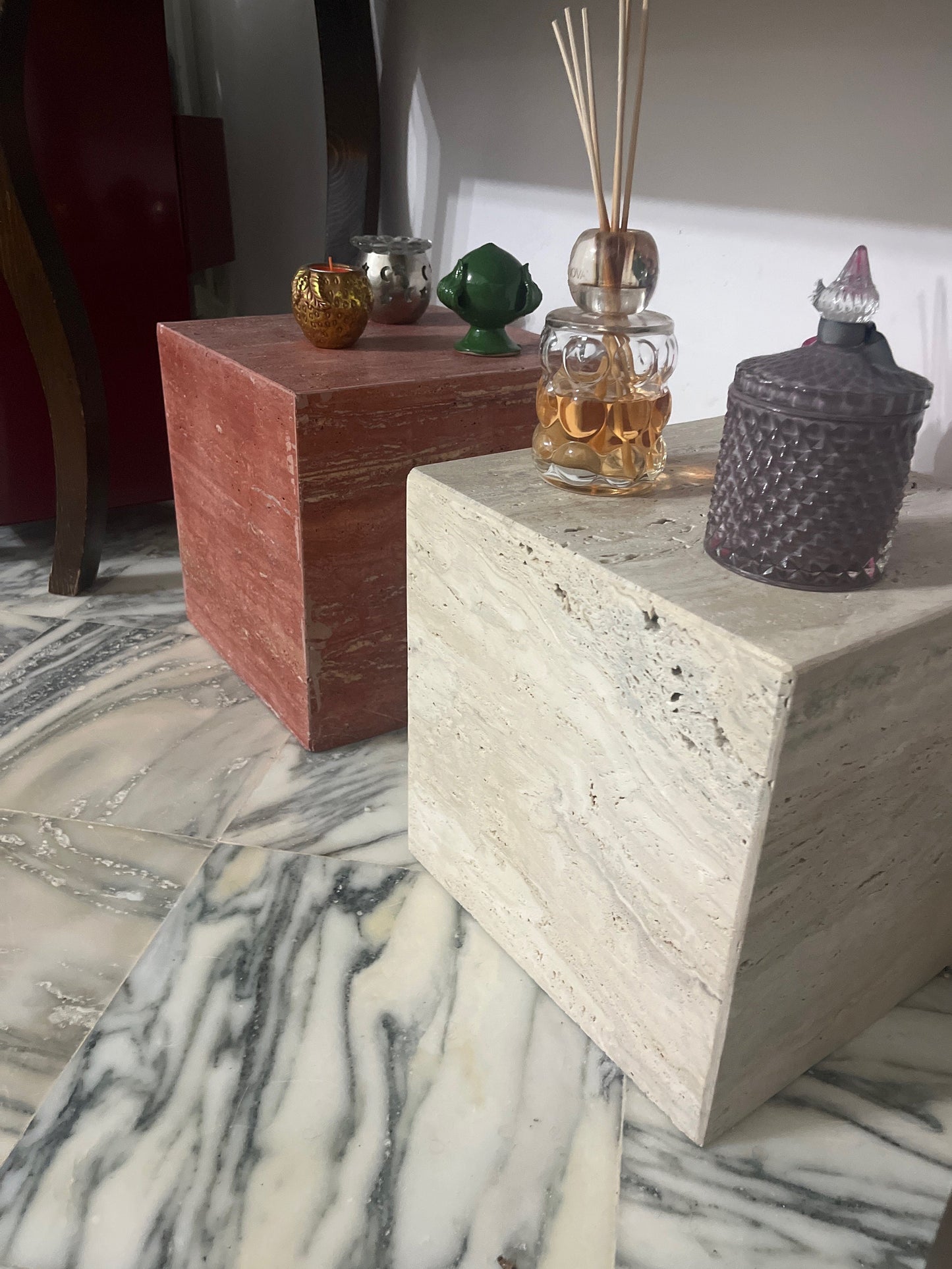 Tavolo plinth marmo travertino fluted